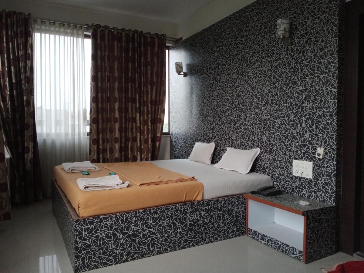 Malhar Palace Hotel شيردي المظهر الخارجي الصورة